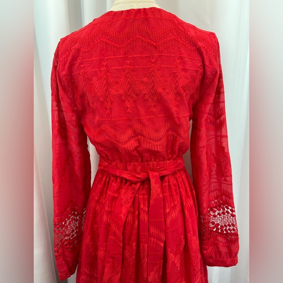 Red maxi dress sheet material body line except for arm. - Picture 14 of 15